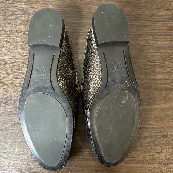 Frye Terri Metallic Embossed Mule in Pewter, size 6. - Picture 6 of 8